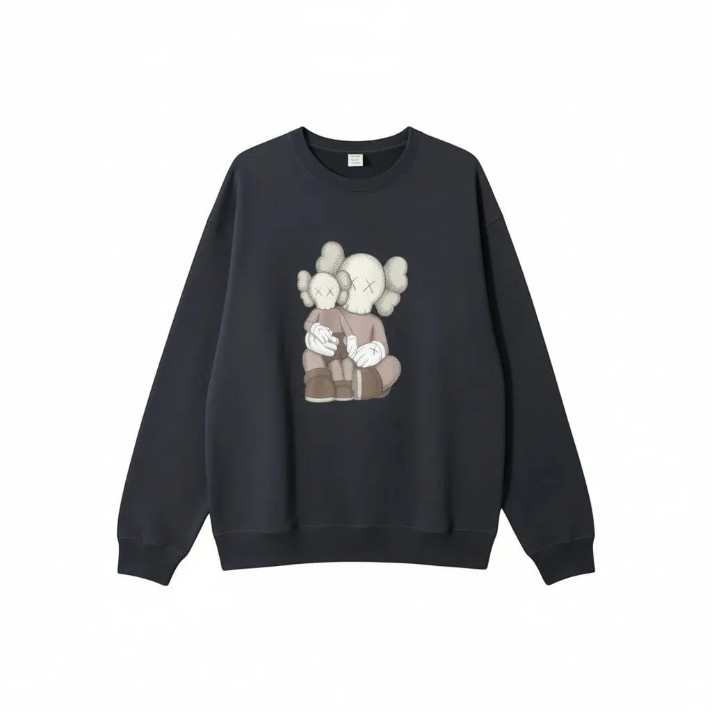 Felpa girocollo nera Uniqlo x KAWS Holiday con grafica Companion. Cotone morbido, vestibilità comoda.
