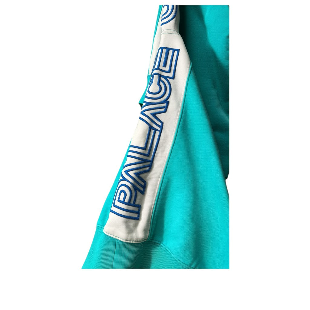 Felpa girocollo Palace Utopians Sport azzurra e bianca con logo oversize su pannello laterale e maniche raglan.