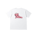 Urban Cult T-shirt bianca in cotone con stampa KAWS x Uniqlo 'Pink BFF' rosa sul retro, taglia XL.