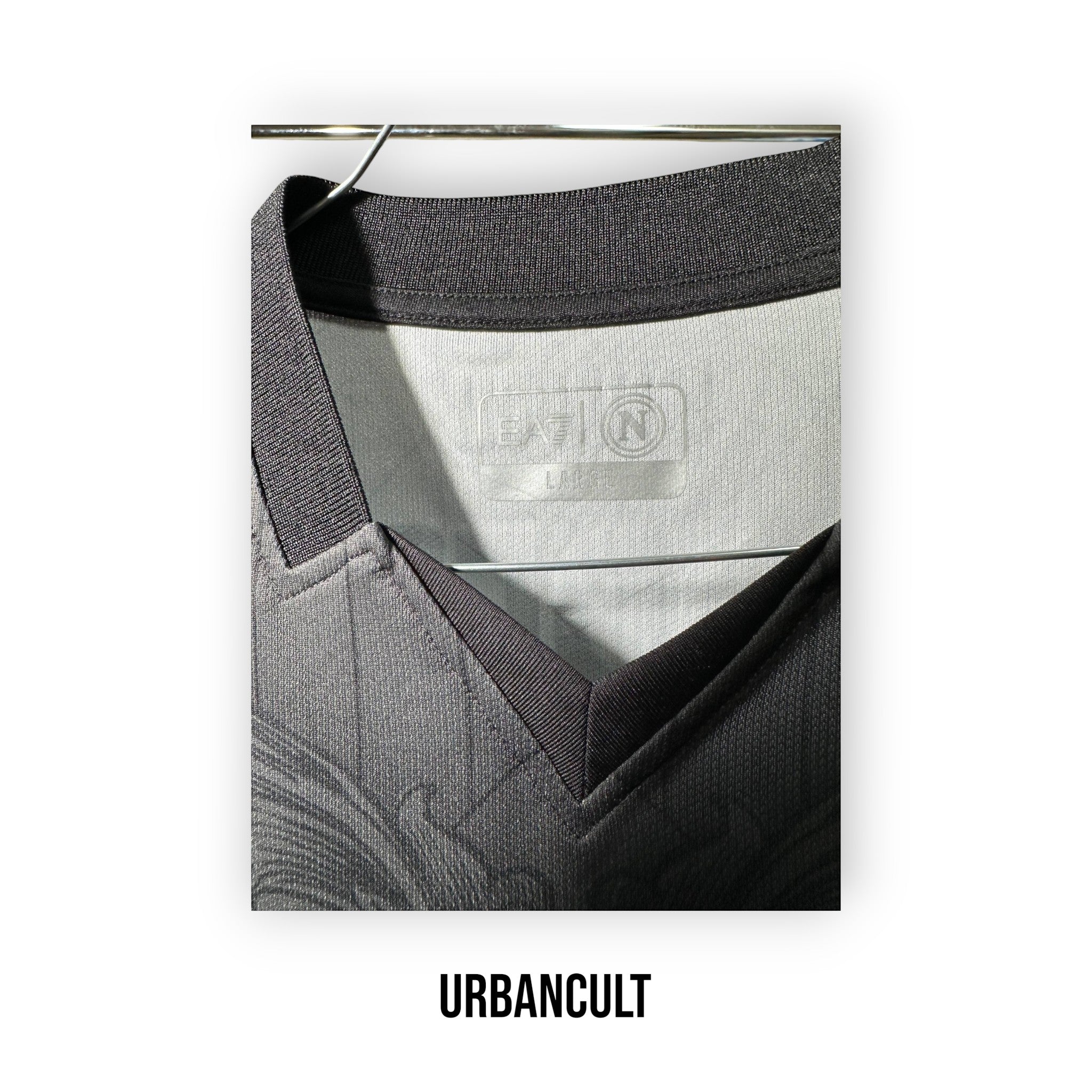 Maglia Napoli 2024/25 - Di Lorenzo #22 AUTOGRAFATA (Black Edition) - Urban Cult