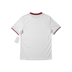 Urban Cult Maglia Ufficiale Home Polonia 2020/2021 bianca con bordi rossi sulle maniche e colletto.