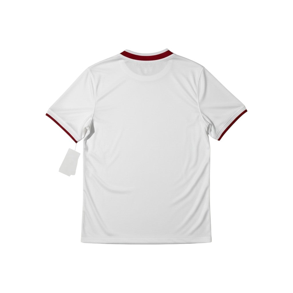Urban Cult Maglia Ufficiale Home Polonia 2020/2021 bianca con bordi rossi sulle maniche e colletto.