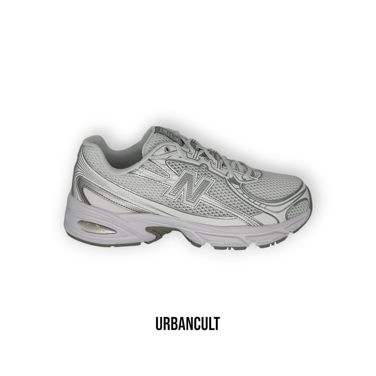 Sneaker Urban Cult New Balance 740 in mesh bianco e dettagli riflettenti argento metallizzato, stile tech-running