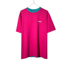 Urban Cult T-shirt reversibile Palace in cotone, lato magenta con logo piccolo sul petto, lato verde acqua con logo grande sulla schiena.