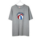 Urban Cult Supreme League Ball T-shirt Grigia in cotone, taglia M, con stampa grafica centrale a tema sportivo.