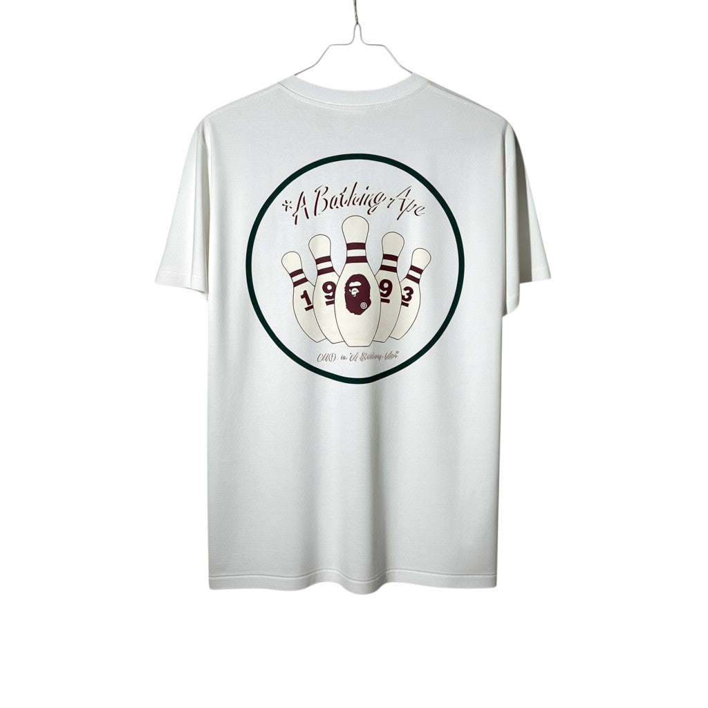 Urban Cult T-Shirt BAPE x End Bowling Tee Bianca in cotone con stampa grafica di birilli da bowling e logo Ape Head.