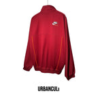 Giacca sportiva Nike x Martine Rose rosso scuro in tessuto tecnico con logo co-branded e dettagli arancioni.
