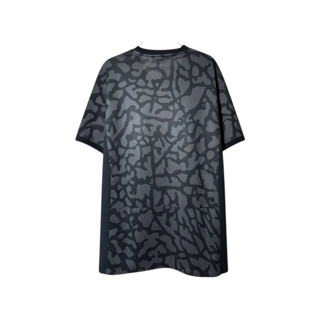 Maglia Ufficiale Jordan PSG Third Kit 2023/2024 nera e grigia con stampa "elephant print" camo