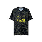 Urban Cult Maglia Ufficiale Jordan PSG 2022/2023 nera e oro, taglia S. Design con pattern geometrico dorato.