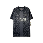 Urban Cult Maglia Ufficiale Jordan PSG 2023/2024 Third Kit nera grigia con stampa camouflage "Elephant Print" e logo Jumpman.