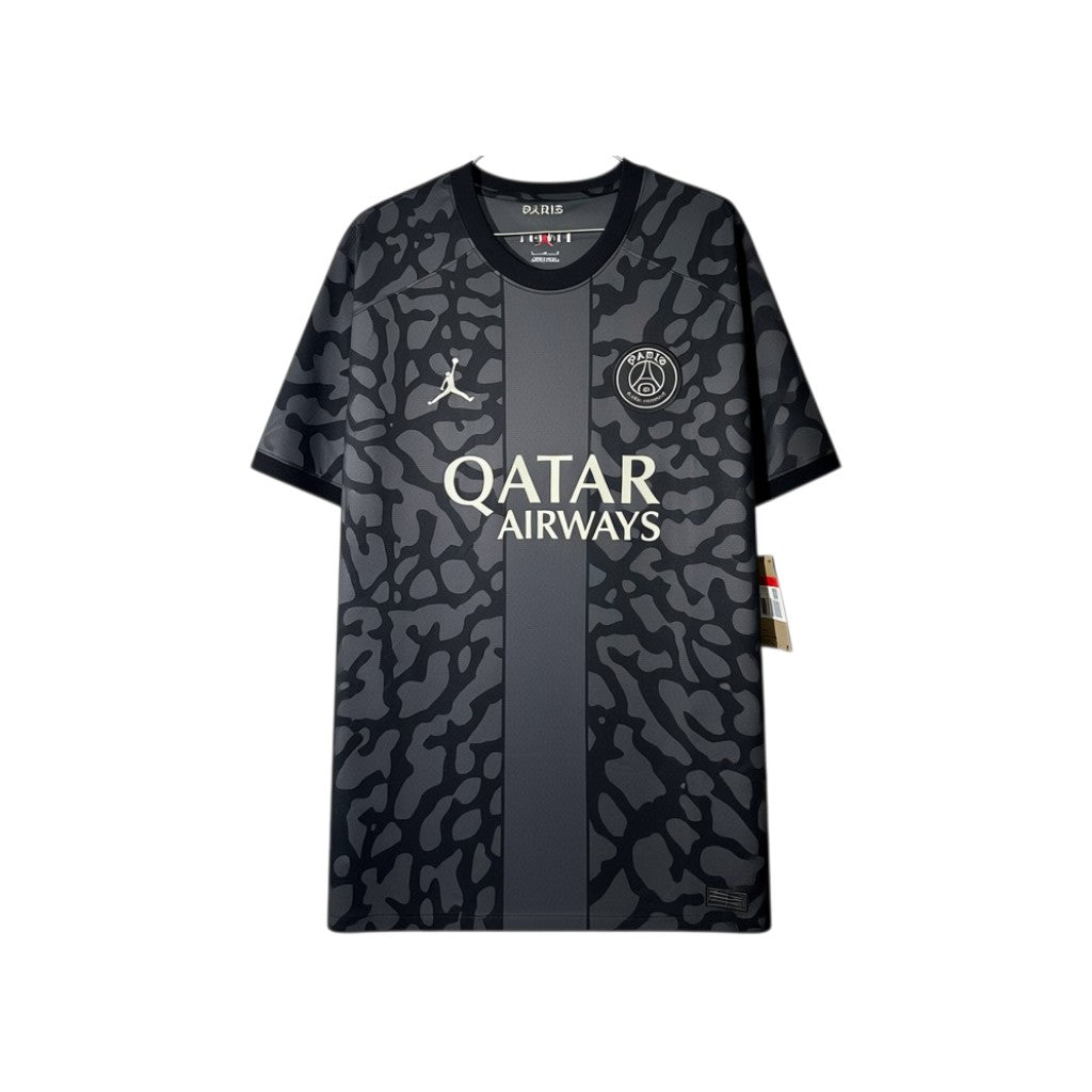 Urban Cult Maglia Ufficiale Jordan PSG 2023/2024 Third Kit nera grigia con stampa camouflage "Elephant Print" e logo Jumpman.
