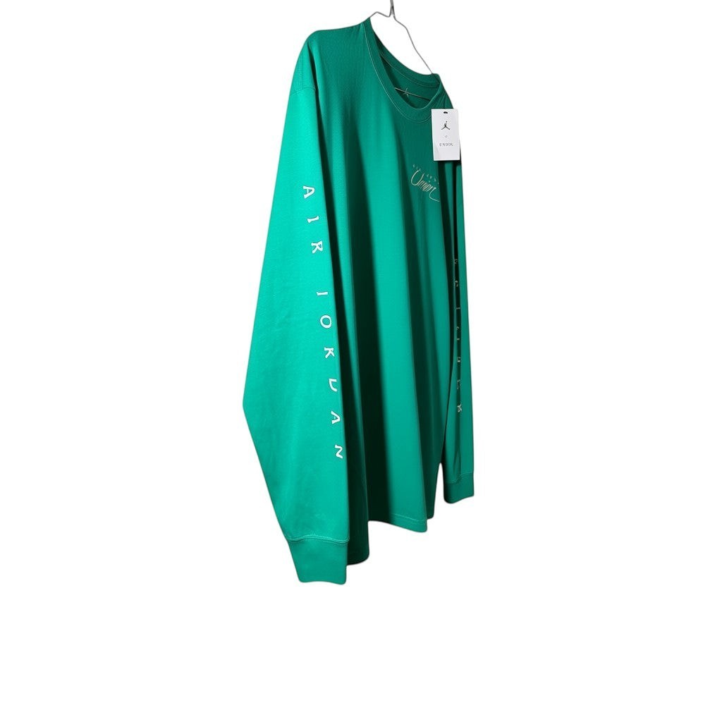 Urban Cult T-Shirt Jordan x Union LA manica lunga verde cinetico in cotone con logo bianco sul petto e scritta Air Jordan sulla manica.