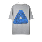 Urban Cult T-shirt grigia da uomo in cotone con logo Tri-Ferg blu effetto slime sul retro, taglia M.